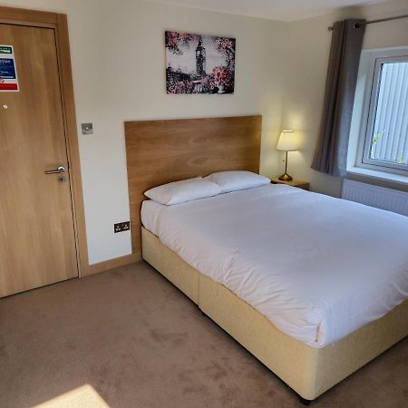 Homefield Lodge London Bagian luar foto