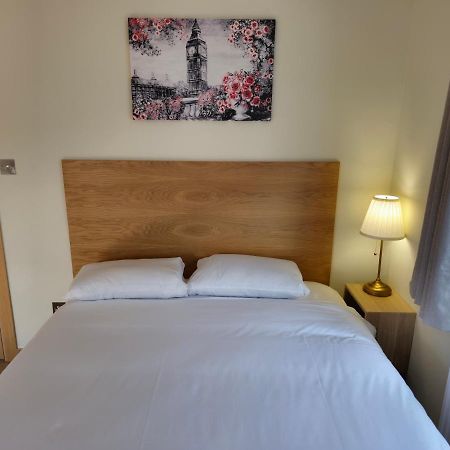 Homefield Lodge London Bagian luar foto