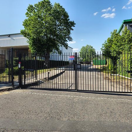 Homefield Lodge London Bagian luar foto
