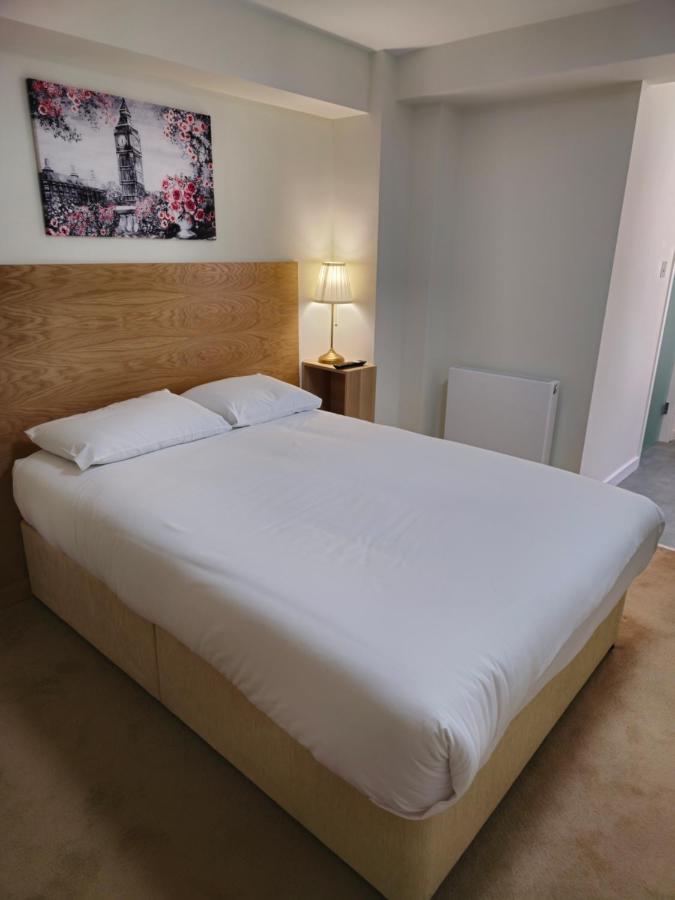 Homefield Lodge London Bagian luar foto
