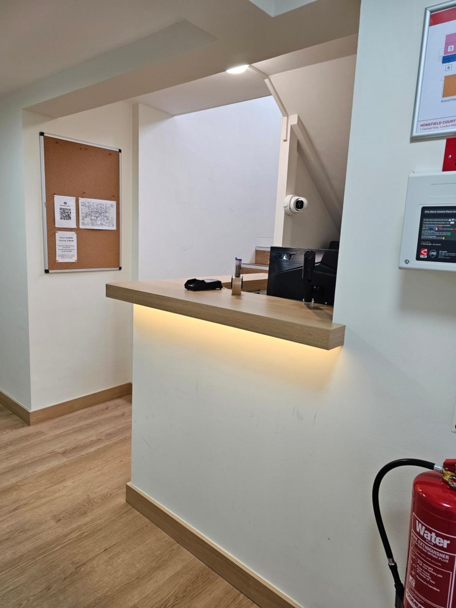 Homefield Lodge London Bagian luar foto